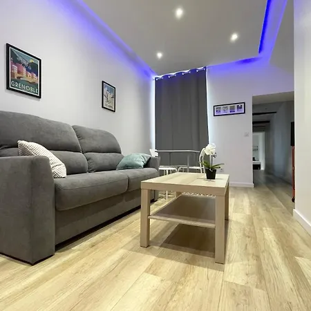 #cf In White&gray Center *